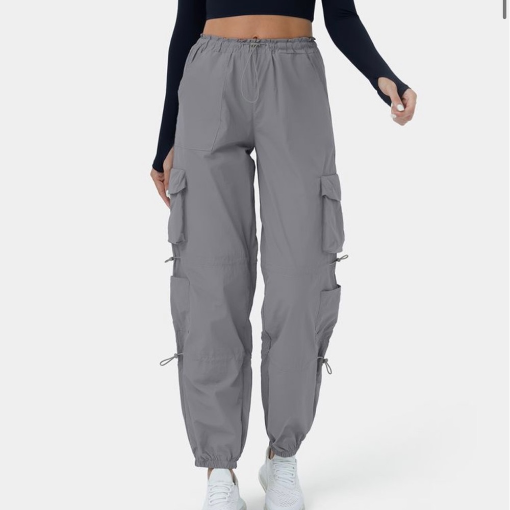 BRAND NEW Halara cargo joggers